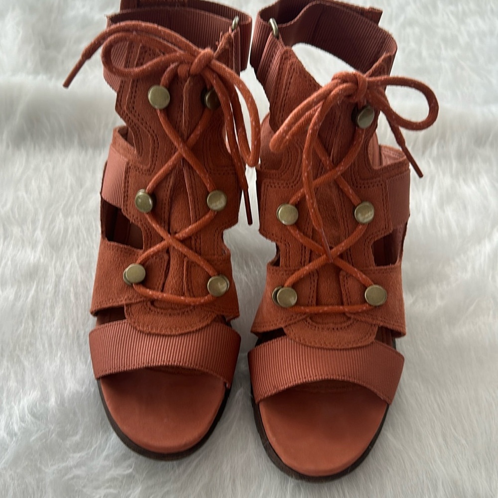 Sorel sandals size 8 1/2